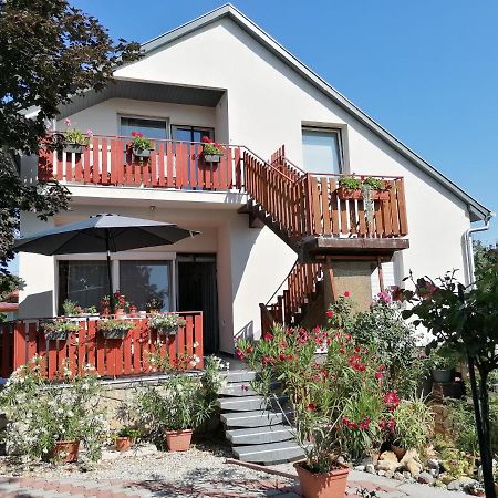 Mimi Vendeghaz Apartment Siofok Exterior photo